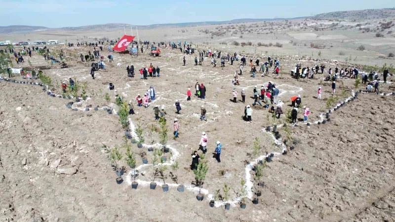 Fidanlar depremde hayatını kaybedenler anısına toprakla buluştu