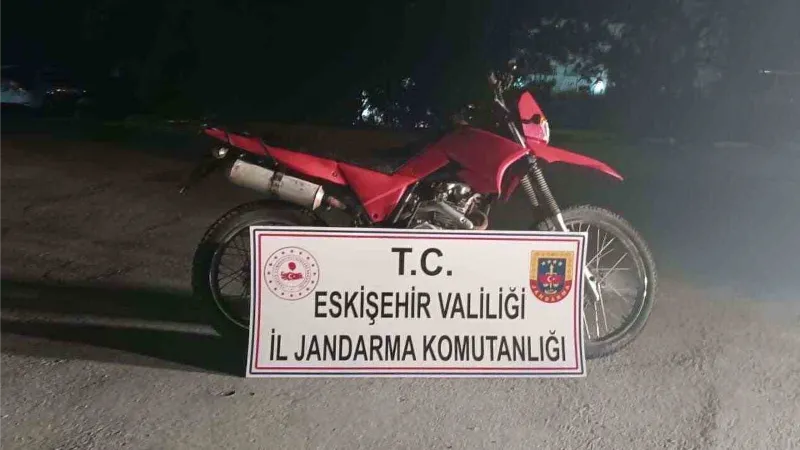 Çalıntı motosikletli şahıslarda 8 adet yeşil reçeteli hap ele geçirildi