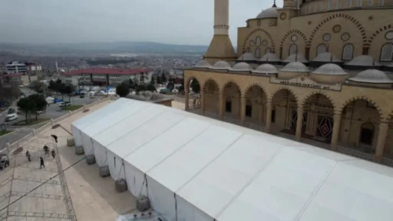 Abdülhamid Han Camii’nde teravih namazları çadırda kılınacak