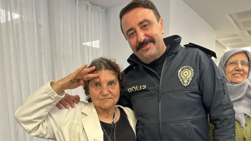 İzmir’de polisten huzurevine duygulandıran ziyaret