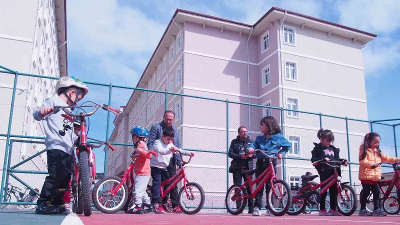 Muğla’da depremzede çocuklara bisiklet eğitimi