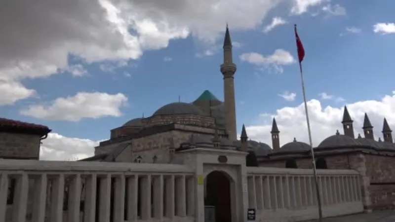 Ramazan ayının ilk gününde Mevlana Müzesini ziyaret ettiler