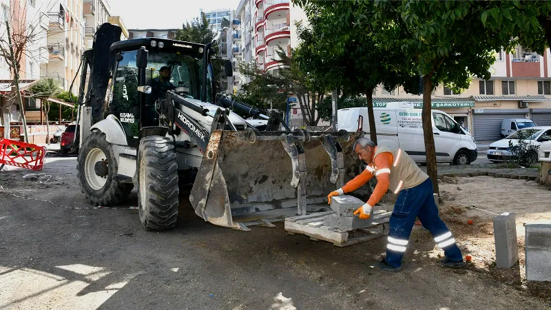 Kuşadası Cumhuriyet Mahallesi’nde yol çalışması sürüyor