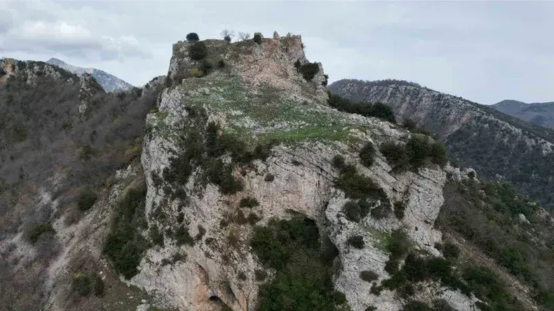 Deprem Amanos’un zirvesindeki Şalen Kalesi’nin surlarını da yıktı