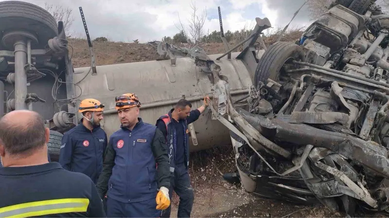 Niğde’de LPG tankeri devrildi: 1 ölü