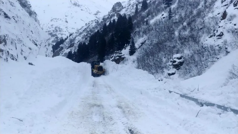 Havalar ısınıyor, kar erimesi ve çığ riskine dikkat!