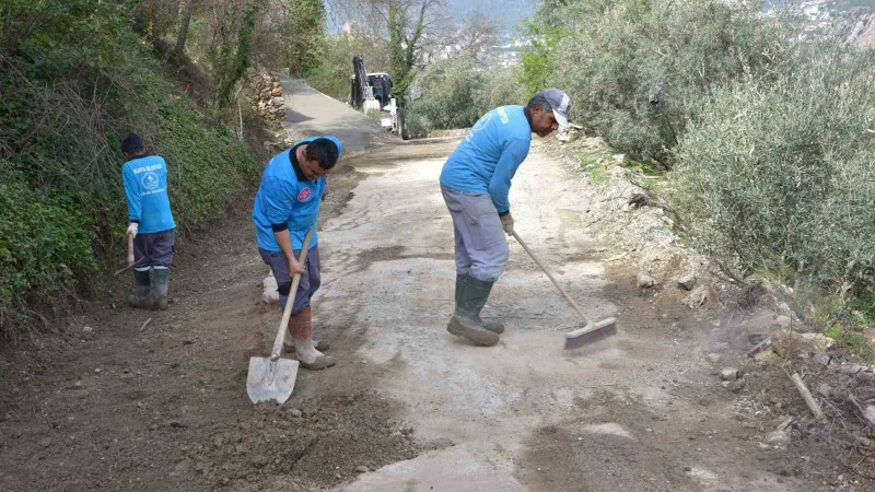 Alanya’da şarampol betonlama çalışması devam ediyor