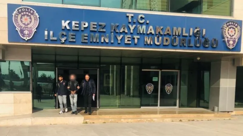 Antalya’da gasptan 37 yıl kesinleşmiş hapis suçuyla aranan firari yakalandı