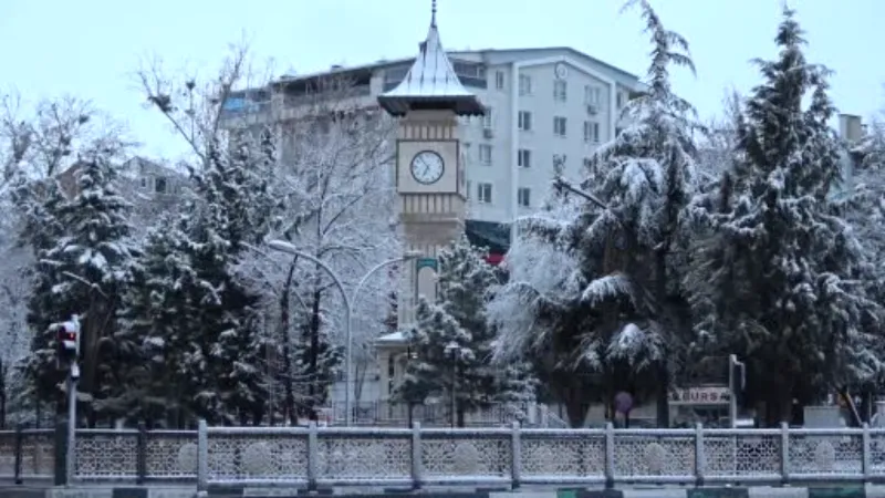 Geceden sabaha kadar yağan kar sonrası şehir eşsiz güzelliğe büründü