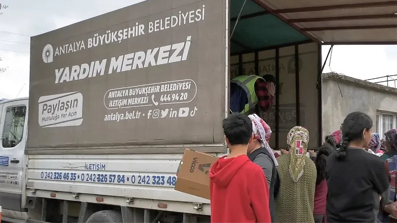 Büyükşehir, Gaziantep’te iftar çadırları kurdu