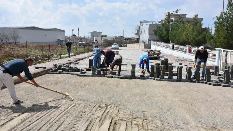 Siirt Belediyesi parke döşeme ve kaldırım yenileme çalışmalarına başladı