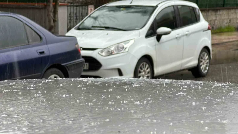 Yüksek kesimler beyaza bürünmüştü, şehir merkezinde de yağış başladı