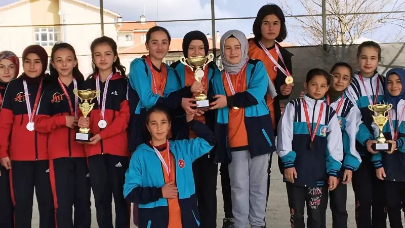 Köprüören Tek Termik Ortaokulu küçükler kız ve erkek bocce takımı il şampiyonu