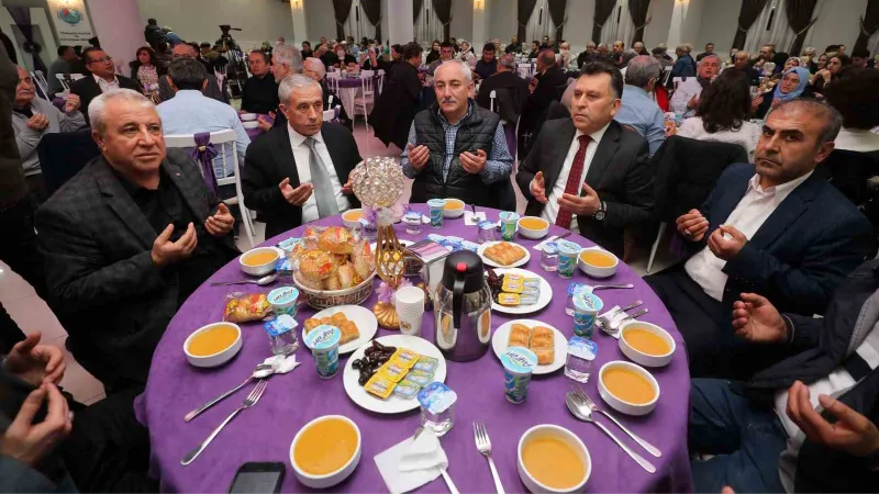 Başkan Yaşar, Yenifakılılarla iftar sofrasında buluştu