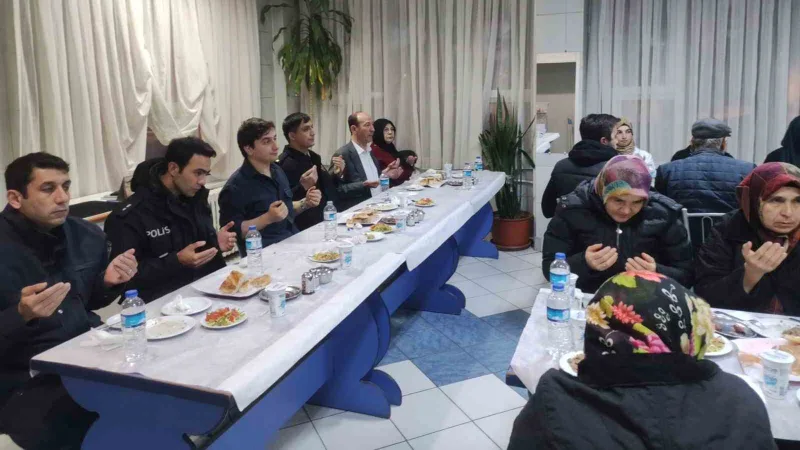 Şaphane’de depremzede ailelere, şehit yakınlarına ve gazilere iftar yemeği