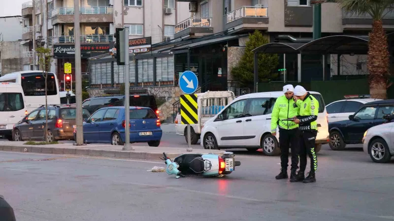 Aydınlatma direğine çarpan motosiklet sürücüsü ağır yaralandı