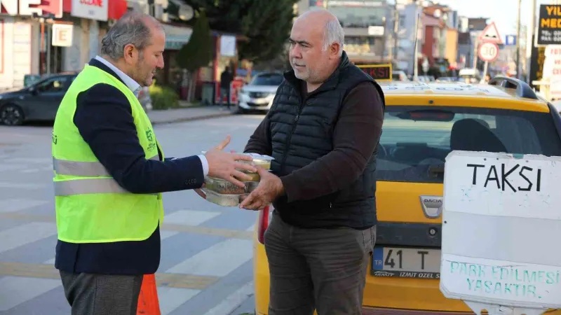 İftar saatinde 420 taksiciye sıcak yemek dağıtıldı