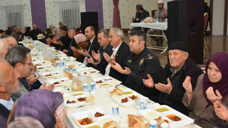 Bozüyük’te Şehit Aileleri ve Gaziler Dayanışma Derneği tarafından iftar programı düzenlendi