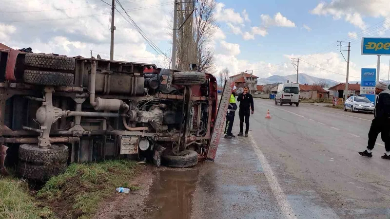 Kontrolden çıkarak devrilen kamyonetin sürücüsü yaralandı