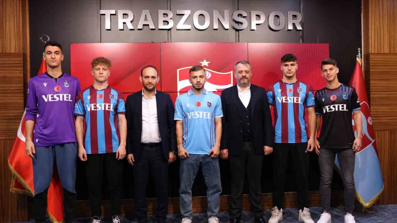 Trabzonspor alt yapısından yetişen 5 futbolcu ile profesyonel sözleşme imzaladı