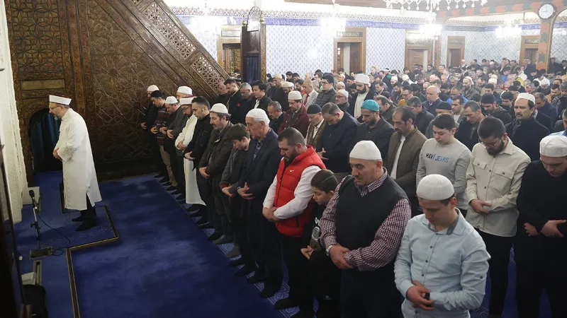 Diyanet İşleri Başkanı Erbaş, Hacı Bayram Veli Camii’nde teravih namazı kıldırdı