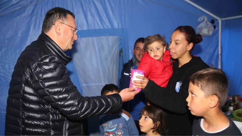 İki kardeşin gönderdiği kumbara depremzede 4 kardeşe teslim edildi