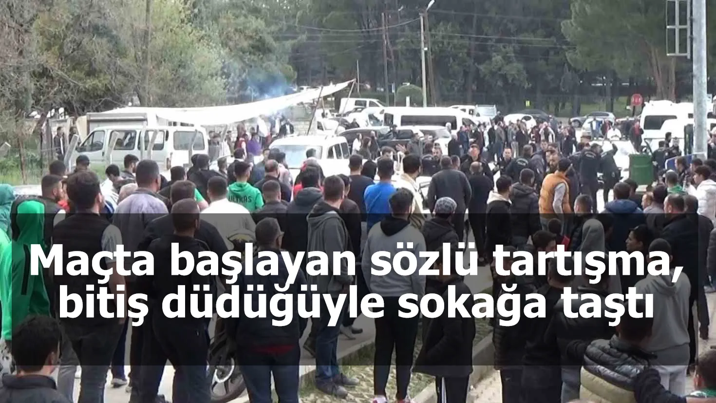 Maçta başlayan sözlü tartışma, bitiş düdüğüyle sokağa taştı