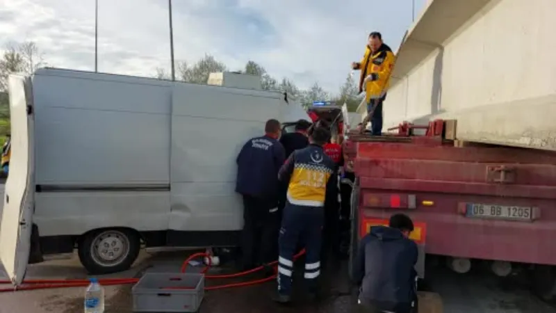 Samsun’da depremzede ailenin aracı tırla çarpıştı: 5 yaralı