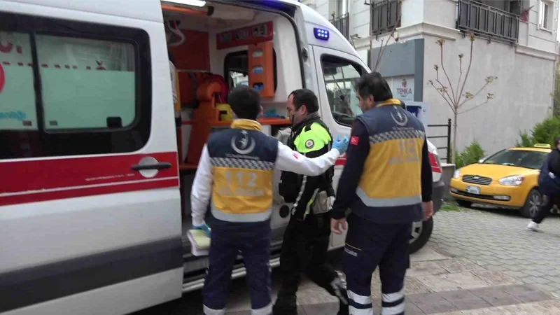 Köşeye sıkışan trafik magandası, silah gösterdiği polise çarparak kaçtı