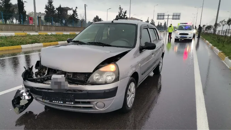 Bandırma’da otoyolda su birikintisi zincirleme kazaya neden oldu