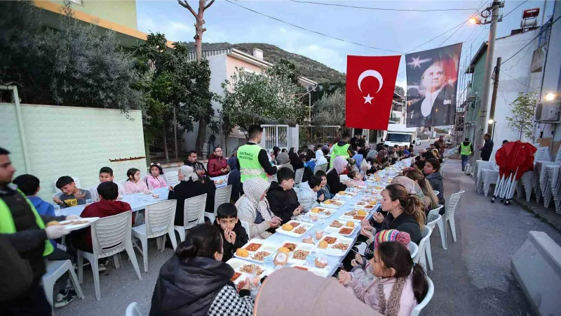 Başkan Sandal, depremzedelerle iftarda buluştu