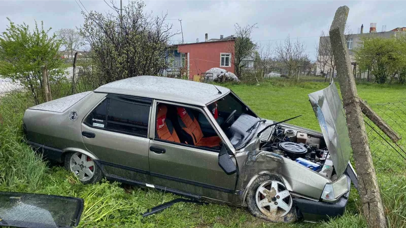 Kontrolden çıkan araç yol kenarındaki bahçeye uçtu