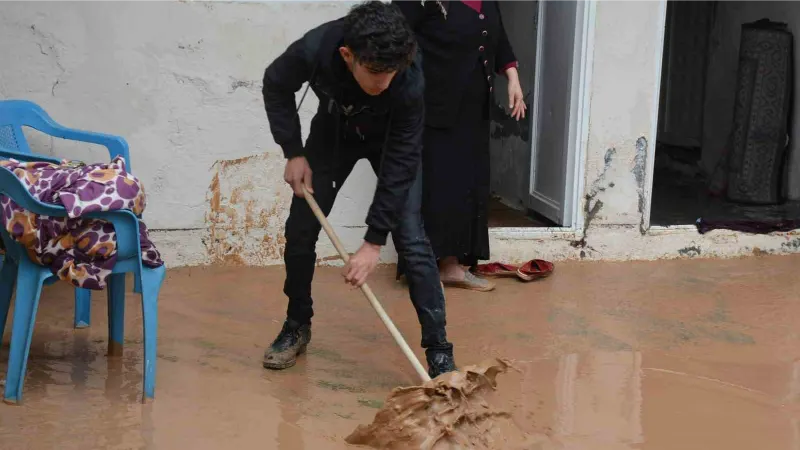 Selden zarar gören ailelere Kızılay’dan yardım