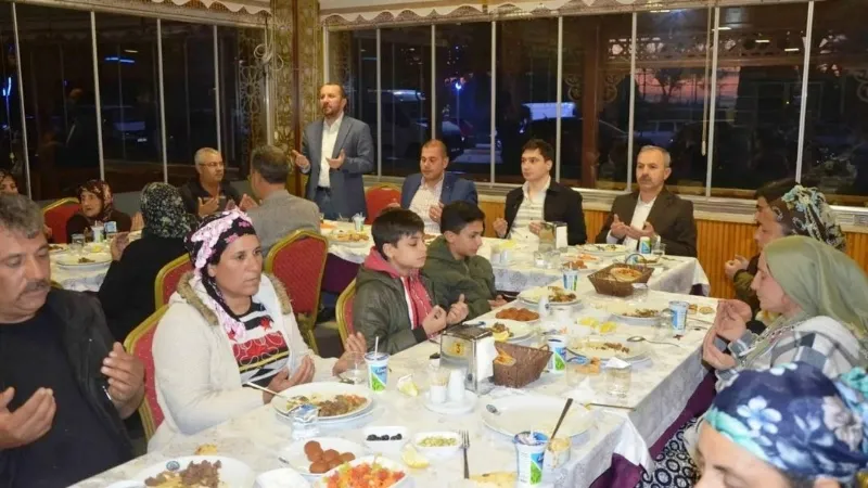 Simav’da Romanlar iftarda bir araya geldi