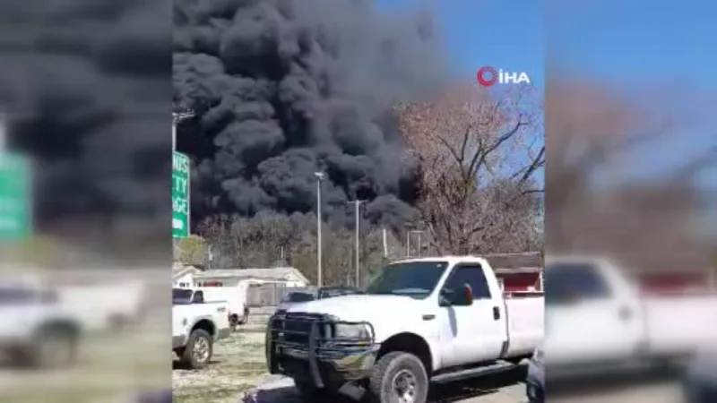 ABD’de geri dönüşüm tesisindeki yangından zehirli duman yayılıyor