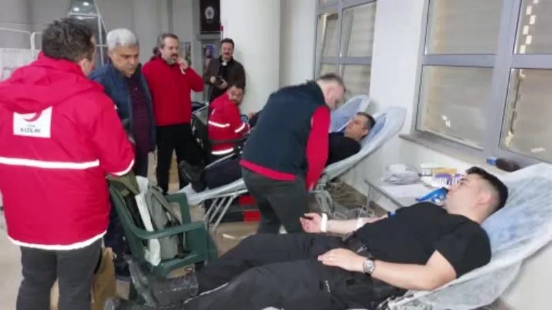 Samsun’da polisler Kızılay’a kan bağışında bulundu