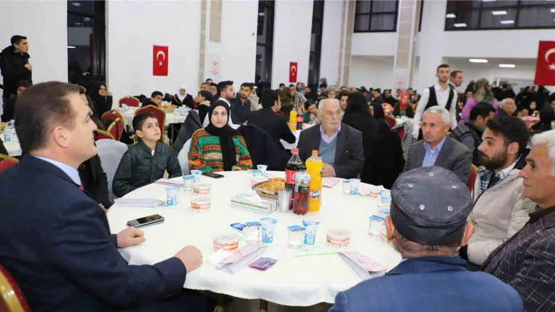 Hakkari’de şehit aileleri ve gaziler için iftar yemeği verildi