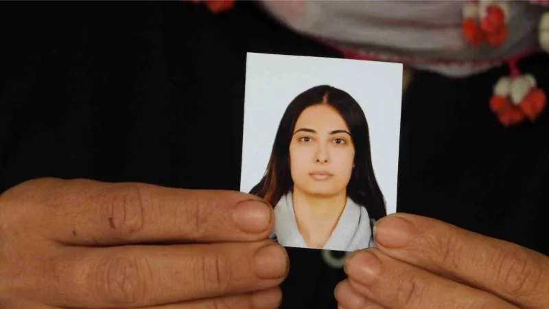 Depremde enkazı kaldırılan hastaneden çıkmadı: 65 gündür ailesi kızlarını arıyor