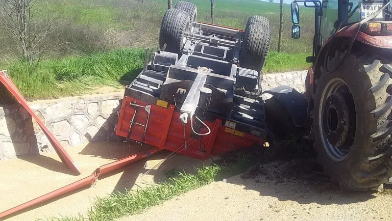 Balıkesir’de traktör ile kamyon çarpıştı: 1 yaralı