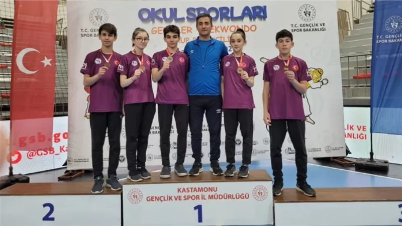 Gençler taekwondoda finalde