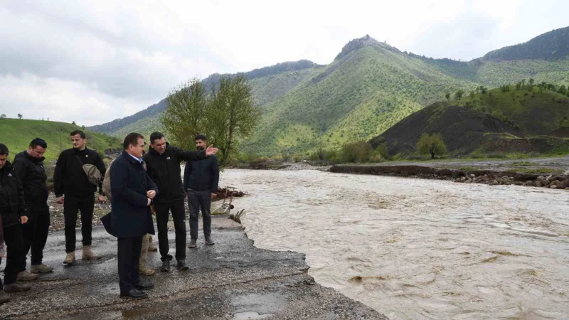 Vali Akbıyık sel bölgesinde