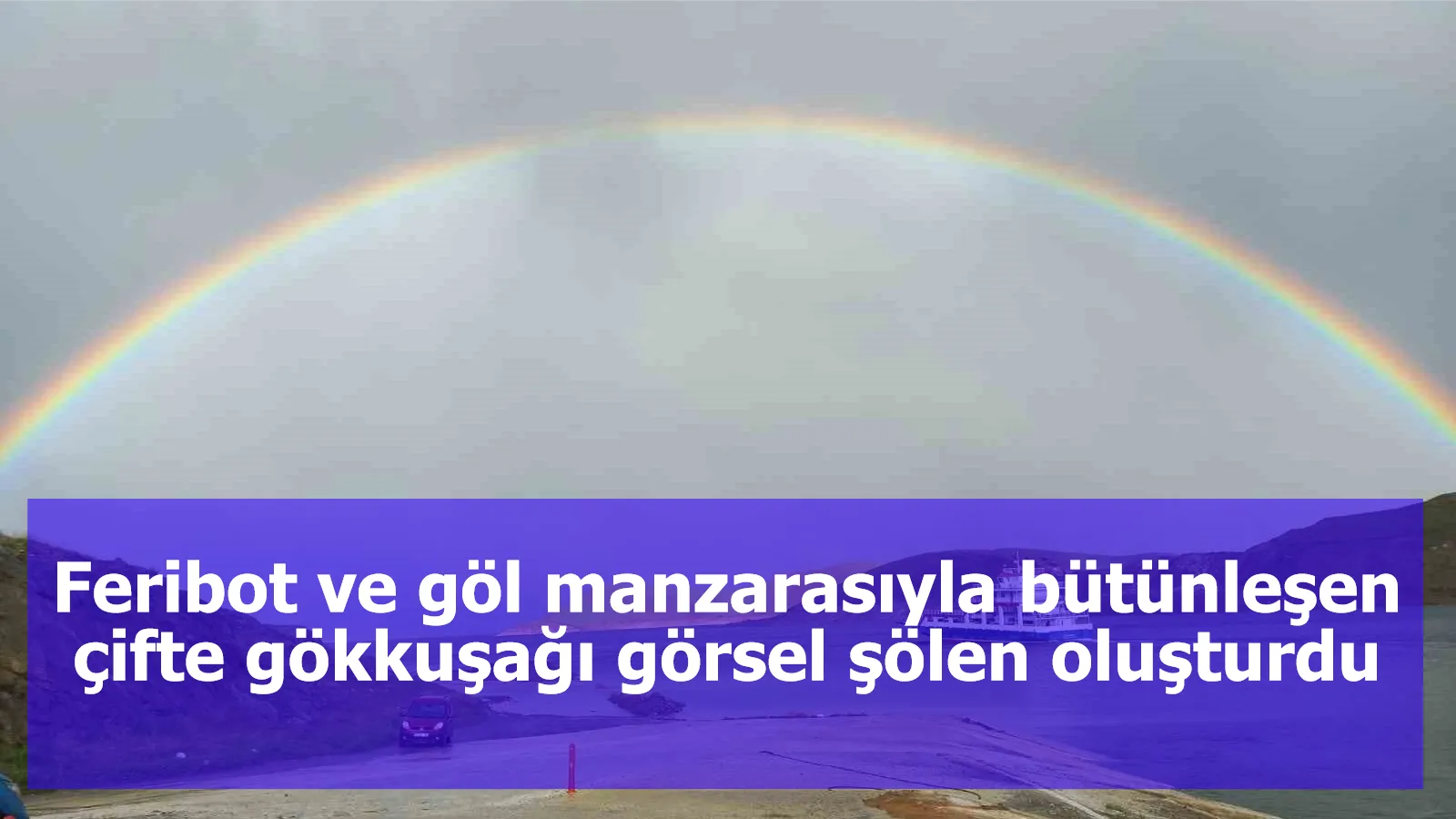 Feribot ve göl manzarasıyla bütünleşen çifte gökkuşağı görsel şölen oluşturdu