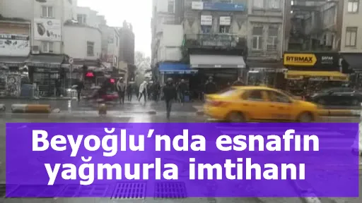 Beyoğlu’nda esnafın yağmurla imtihanı