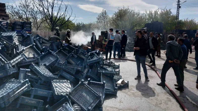 Sebze halindeki yangın büyümeden söndürüldü