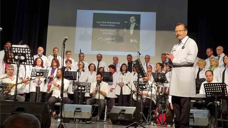 Kurtuluş Türk Halk Müziği Korosu’nun ‘doktor-hekim-tabip’ türküleri konseri yoğun ilgi gördü