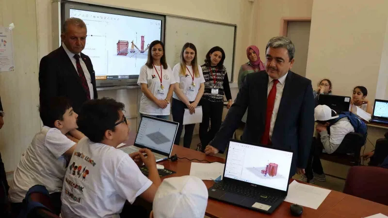 Amasya’da çocuklara ‘Fatih’in izinde matematik ve teknoloji’ eğitimi