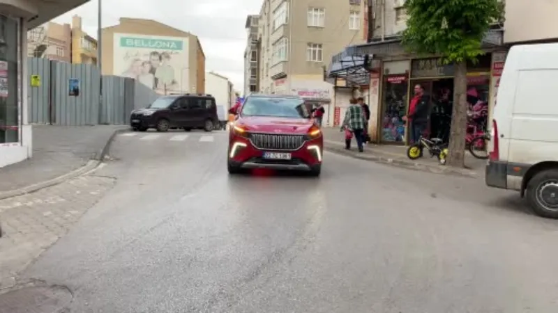 Uzunköprü’de Togg’a yoğun ilgi: Vatandaşlar fotoğraf çekme yarışına girdi