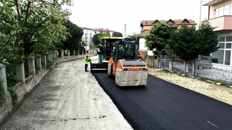 Erenler’de 2 cadde ve 26 sokak 10 bin ton asfaltla yenilendi