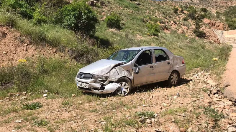 Gümüşhane’de virajı alamayan otomobil kaza yaptı: 1’i çocuk 4 yaralı
