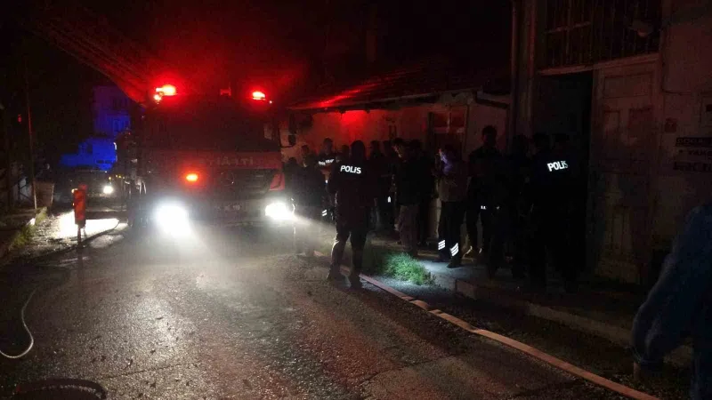 Burdur’da gece saatlerinde bir evde çıkan yangında maddi hasar oluştu